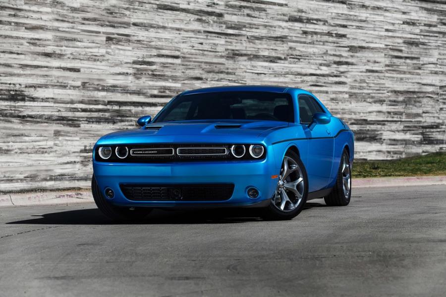  Dodge Challenger SXT 2015 года  (фото 1 из 59)